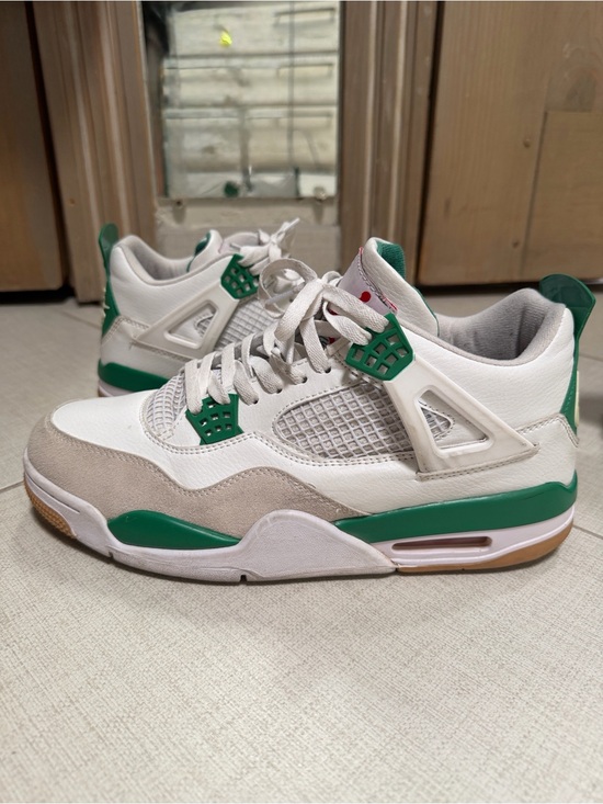 Nike Air Jordan 4 Retro “Pine Green”
Men’s Size 11 main image 4